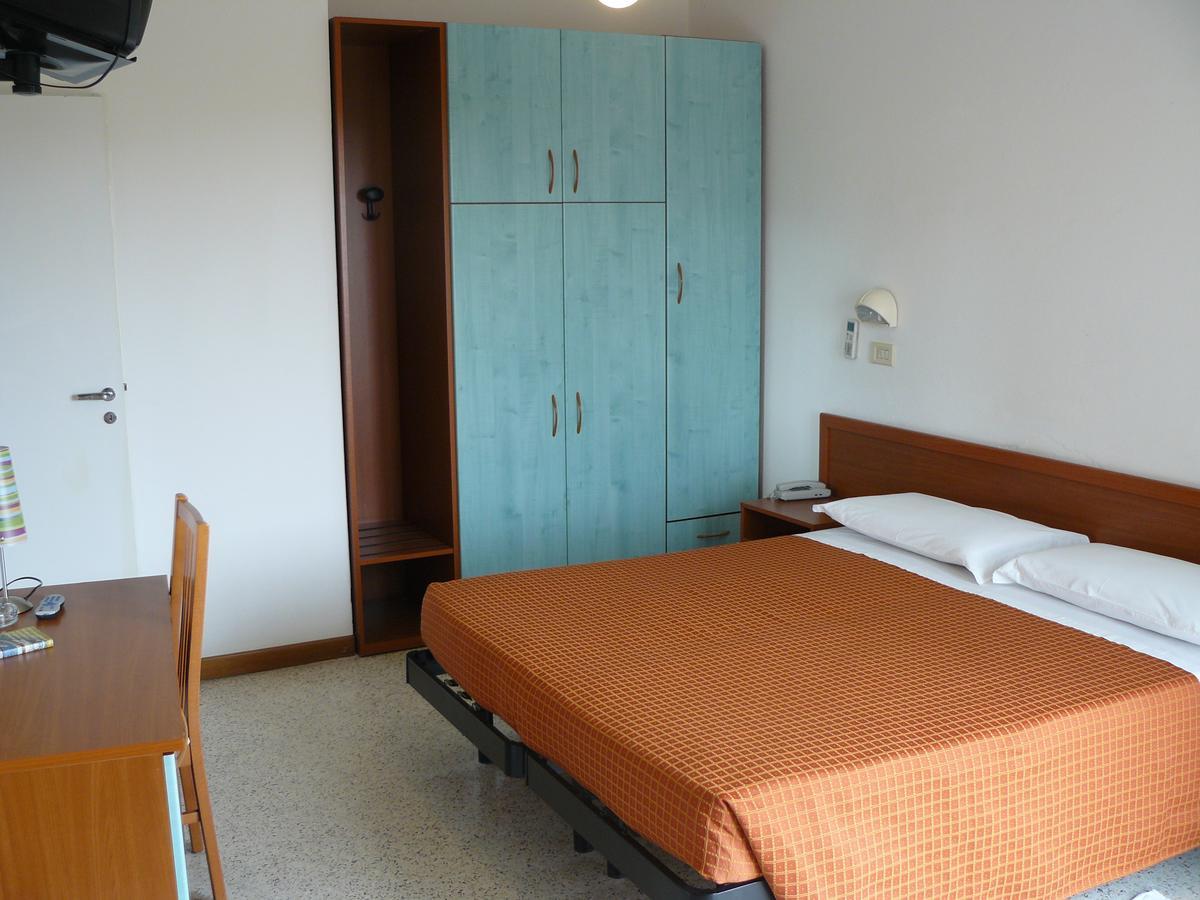Hotel Sayonara Мілано-Маріттіма Екстер'єр фото
