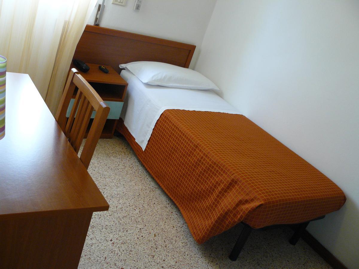Hotel Sayonara Мілано-Маріттіма Екстер'єр фото