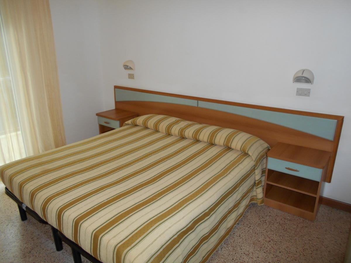Hotel Sayonara Мілано-Маріттіма Екстер'єр фото