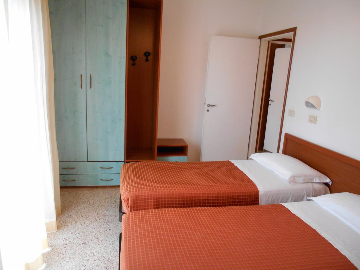 Hotel Sayonara Мілано-Маріттіма Екстер'єр фото