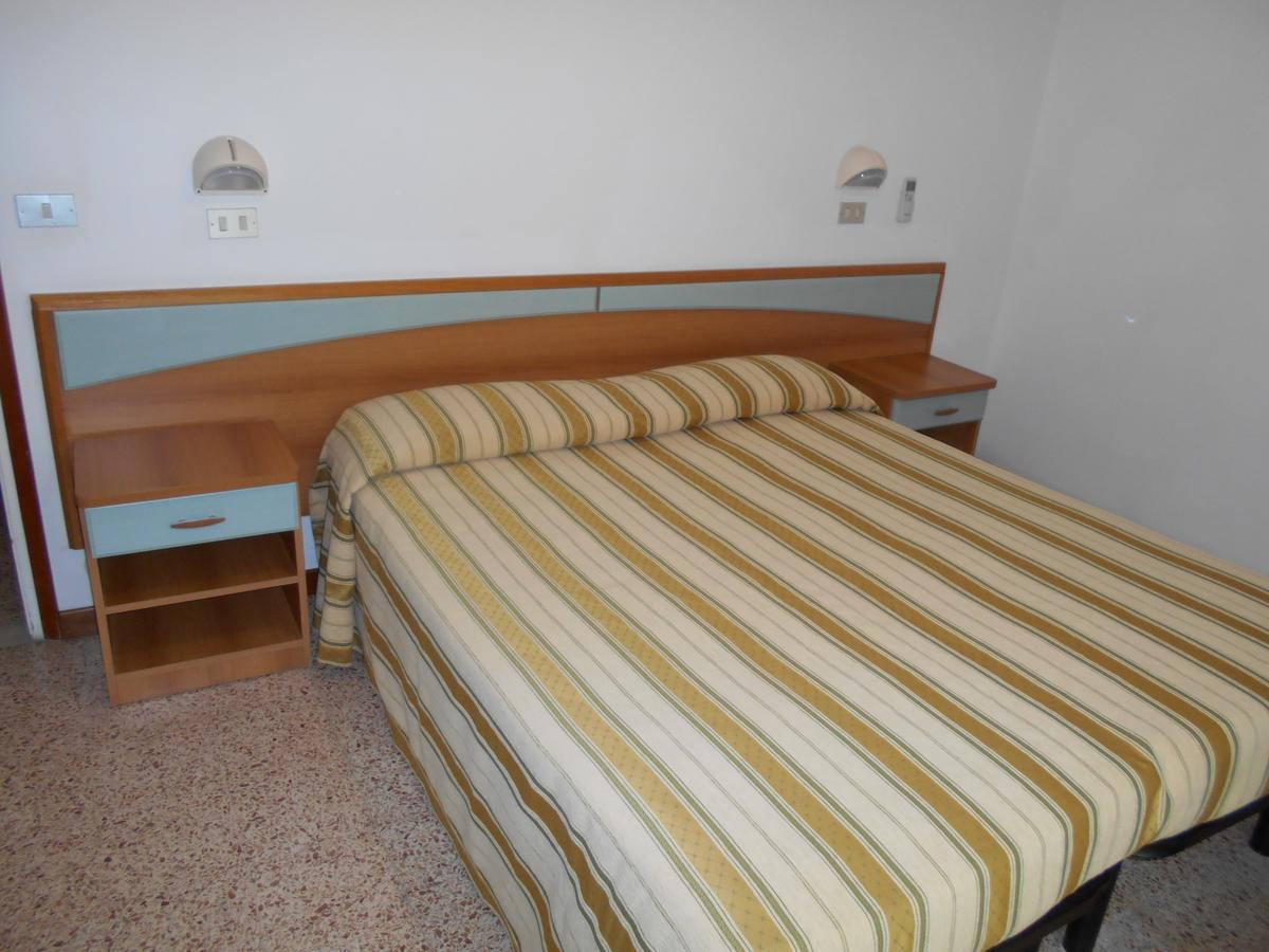 Hotel Sayonara Мілано-Маріттіма Екстер'єр фото