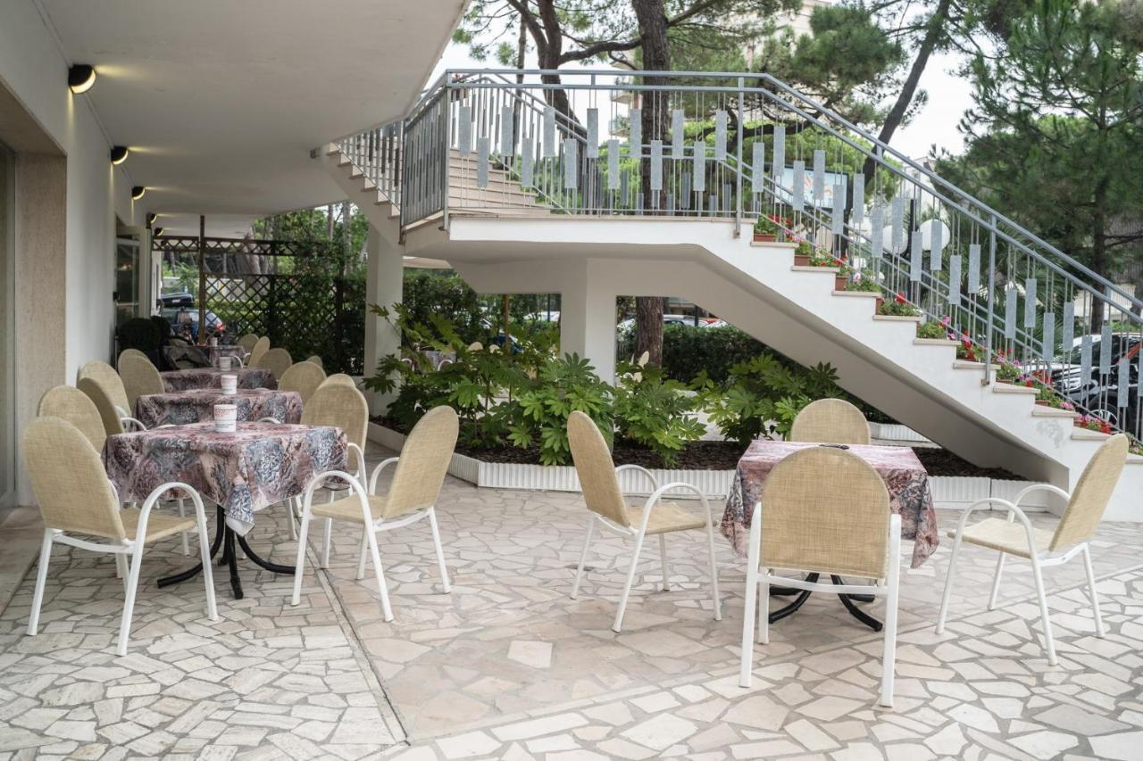 Hotel Sayonara Мілано-Маріттіма Екстер'єр фото