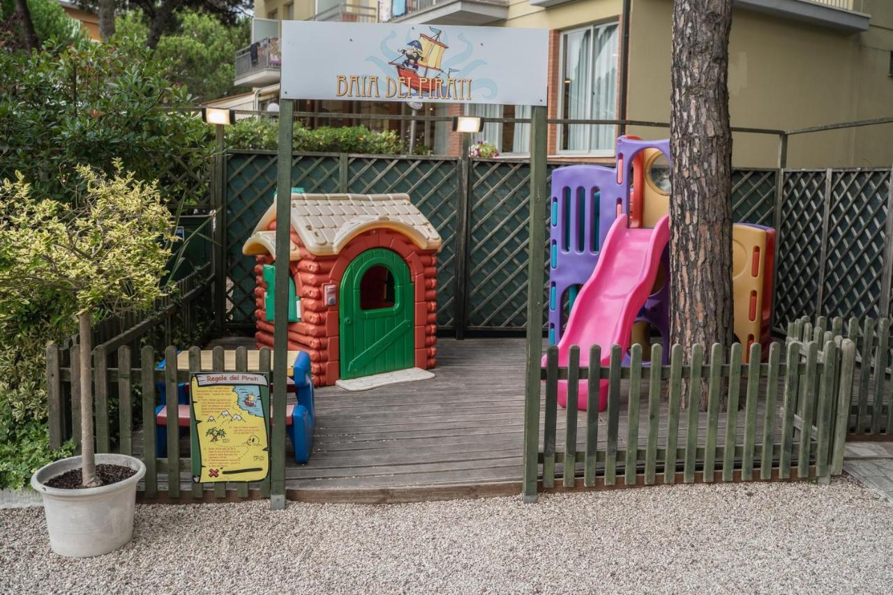 Hotel Sayonara Мілано-Маріттіма Екстер'єр фото