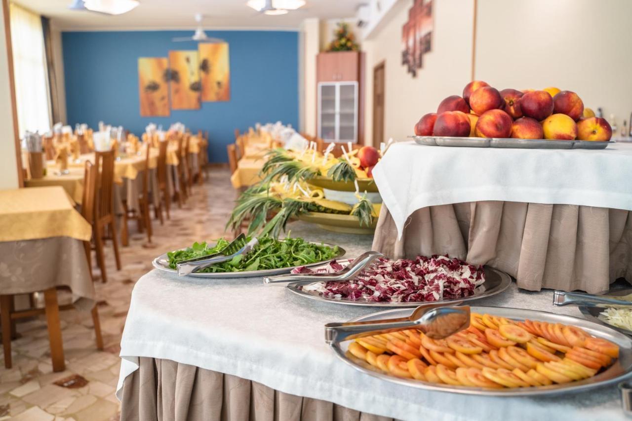 Hotel Sayonara Мілано-Маріттіма Екстер'єр фото