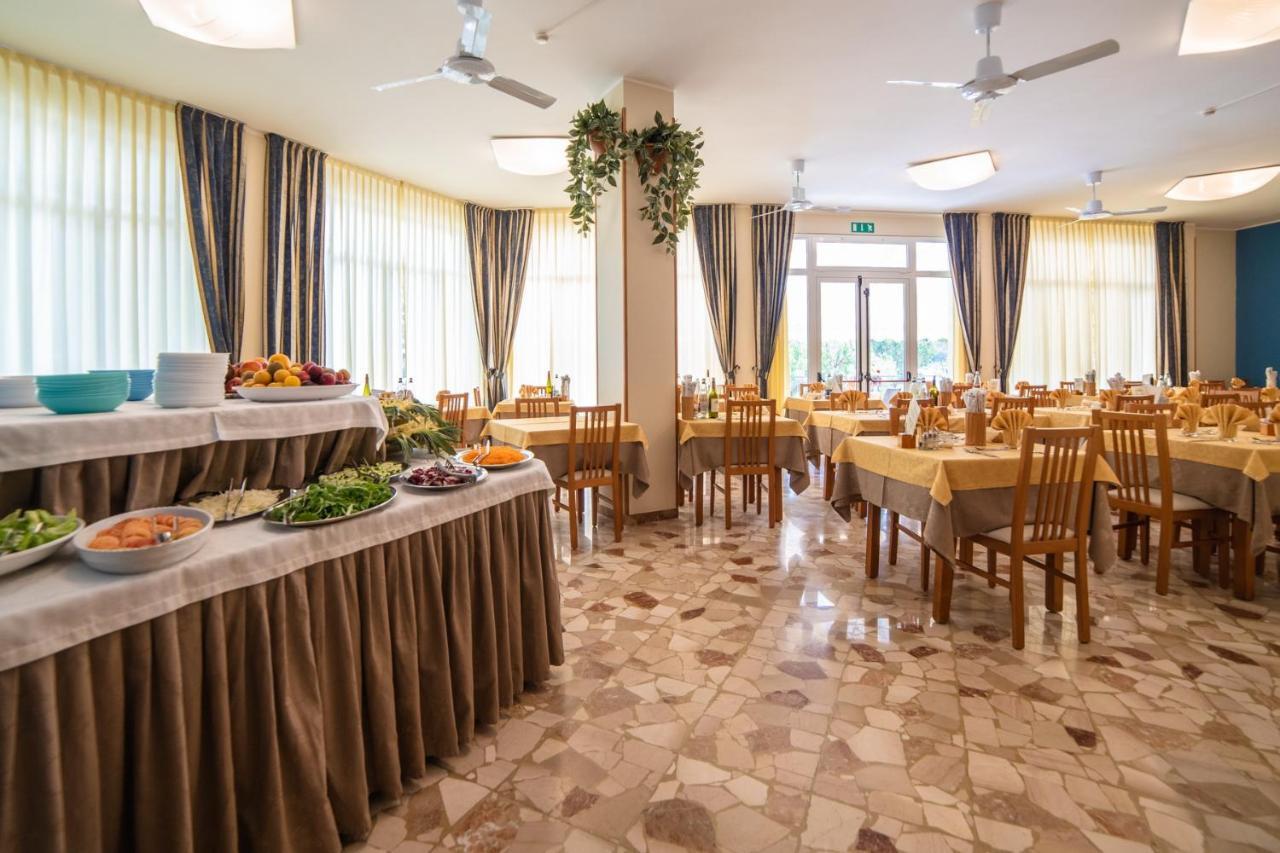 Hotel Sayonara Мілано-Маріттіма Екстер'єр фото
