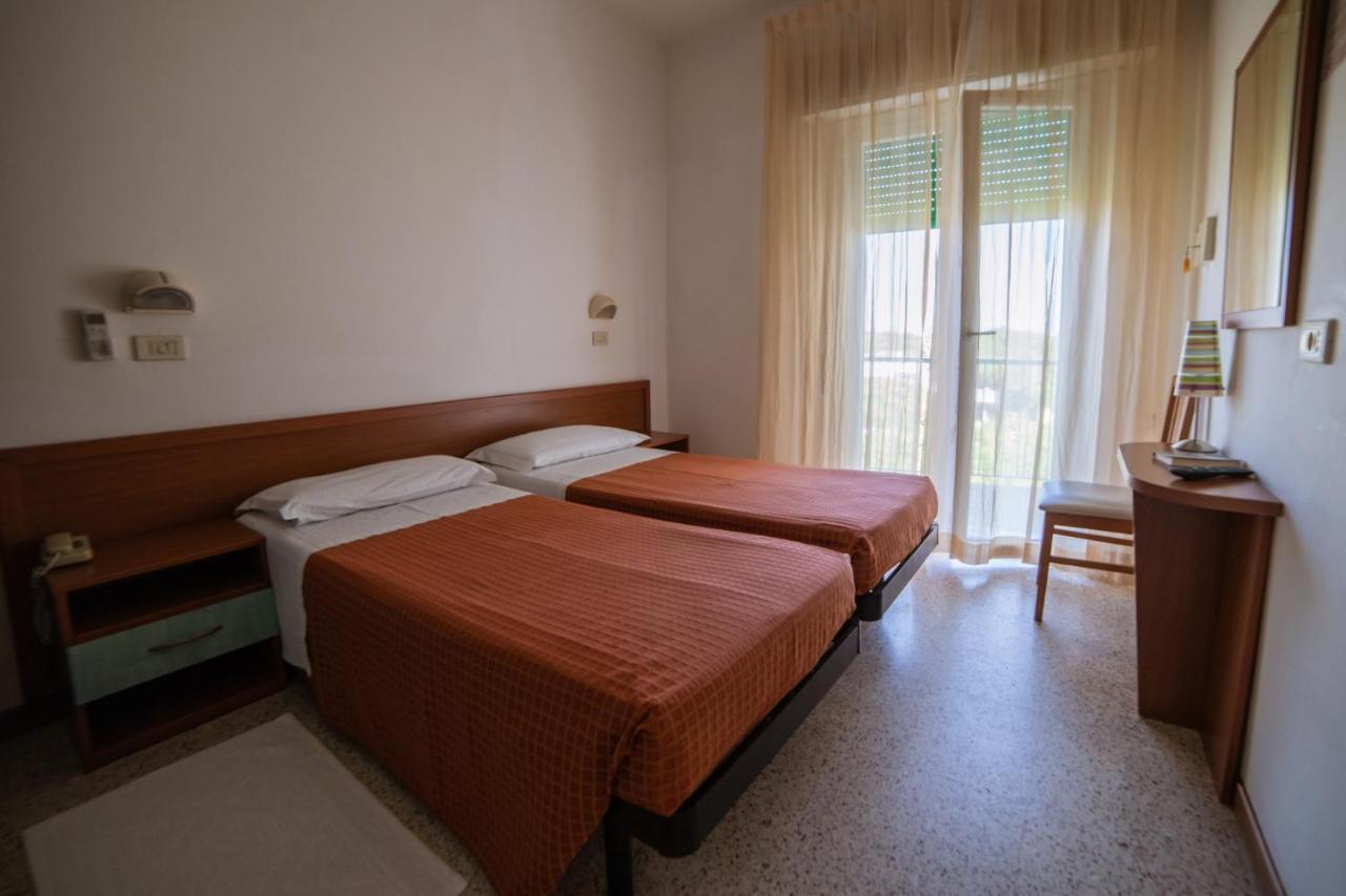 Hotel Sayonara Мілано-Маріттіма Екстер'єр фото