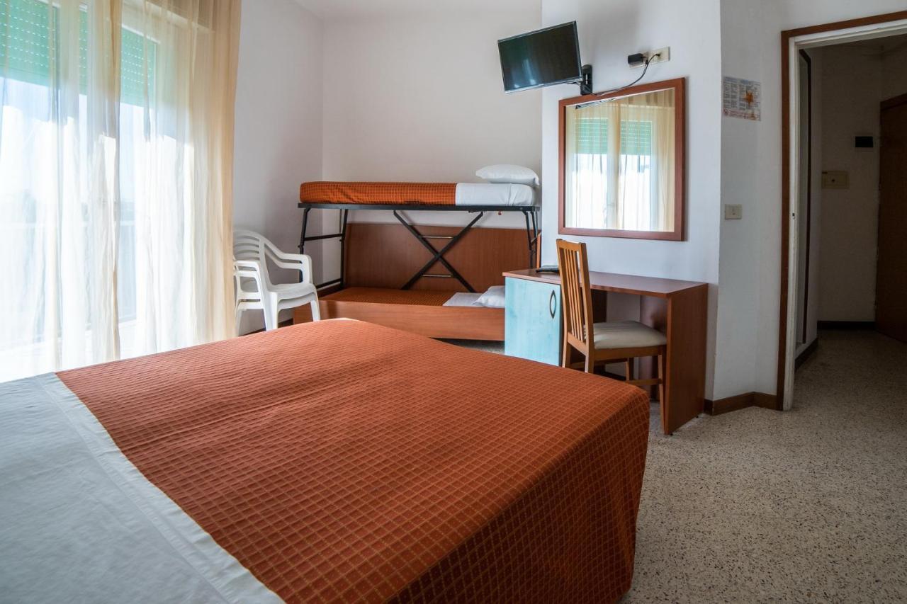 Hotel Sayonara Мілано-Маріттіма Екстер'єр фото