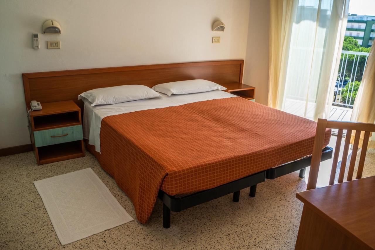 Hotel Sayonara Мілано-Маріттіма Екстер'єр фото