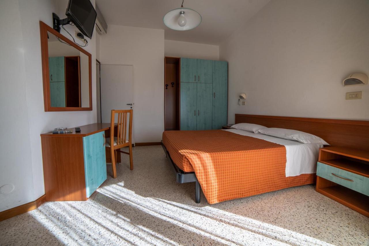 Hotel Sayonara Мілано-Маріттіма Екстер'єр фото
