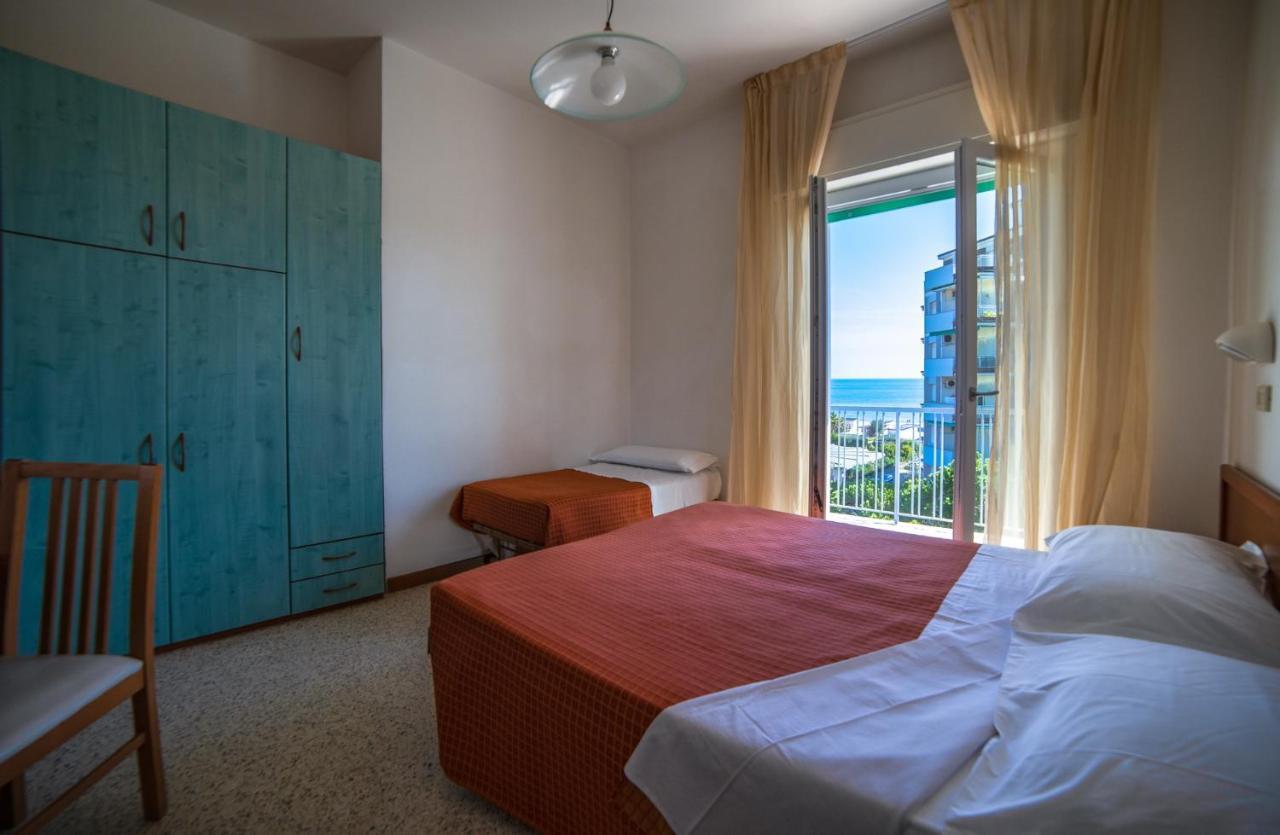 Hotel Sayonara Мілано-Маріттіма Екстер'єр фото