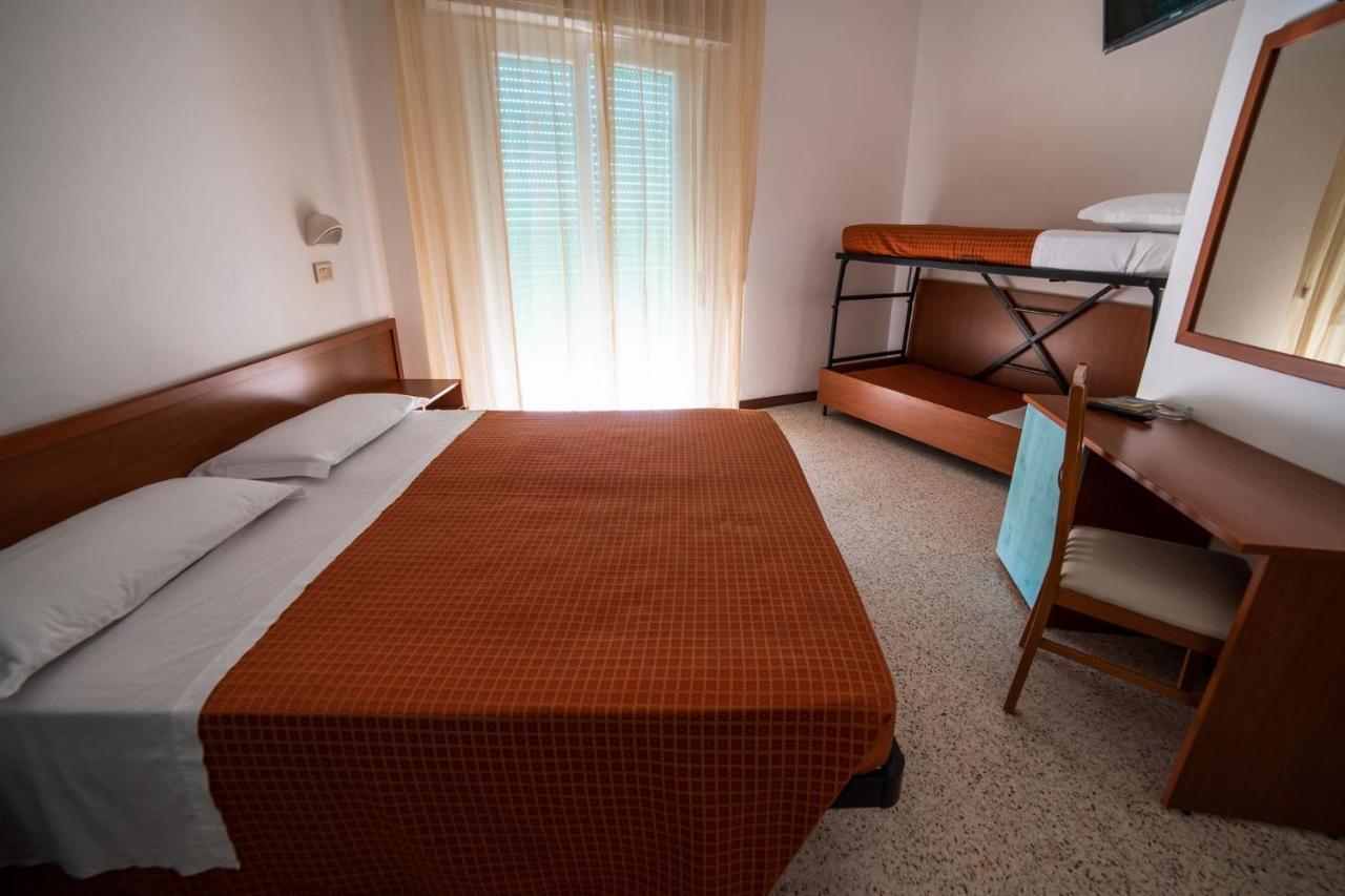 Hotel Sayonara Мілано-Маріттіма Екстер'єр фото