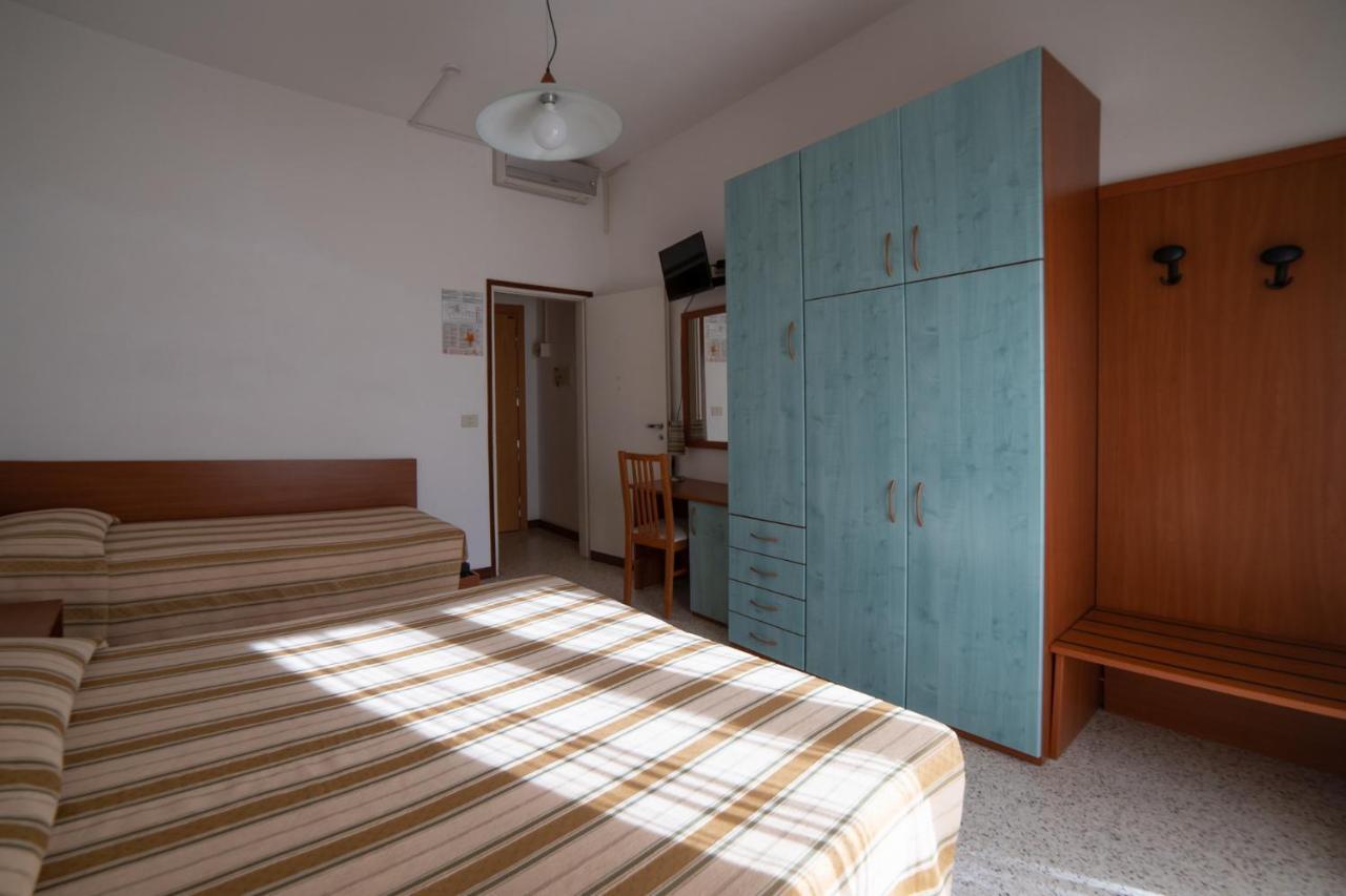Hotel Sayonara Мілано-Маріттіма Екстер'єр фото