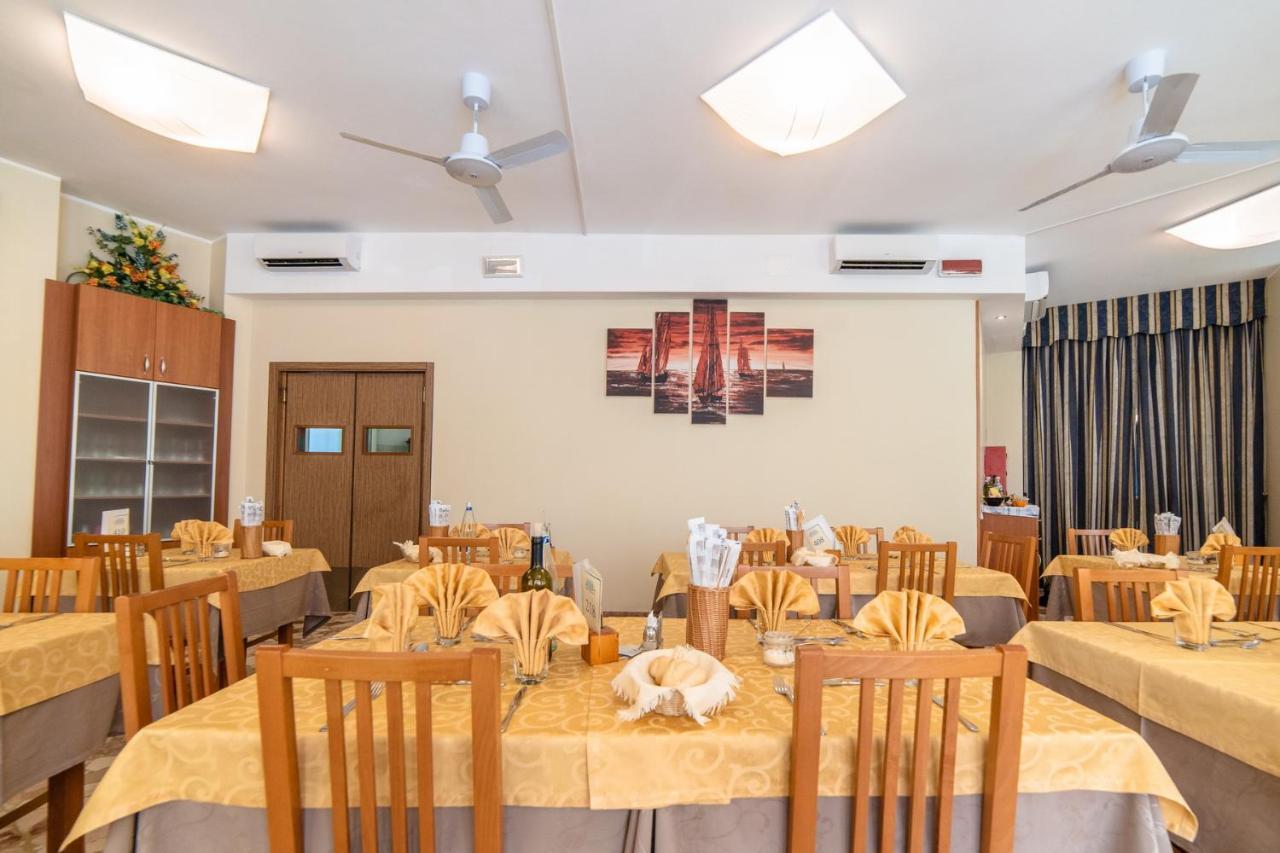 Hotel Sayonara Мілано-Маріттіма Екстер'єр фото