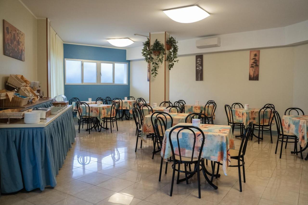 Hotel Sayonara Мілано-Маріттіма Екстер'єр фото