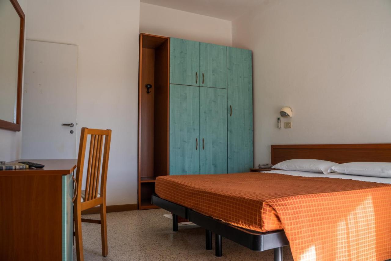 Hotel Sayonara Мілано-Маріттіма Екстер'єр фото