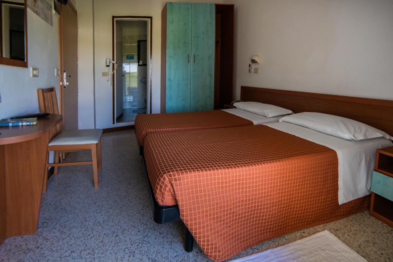 Hotel Sayonara Мілано-Маріттіма Екстер'єр фото