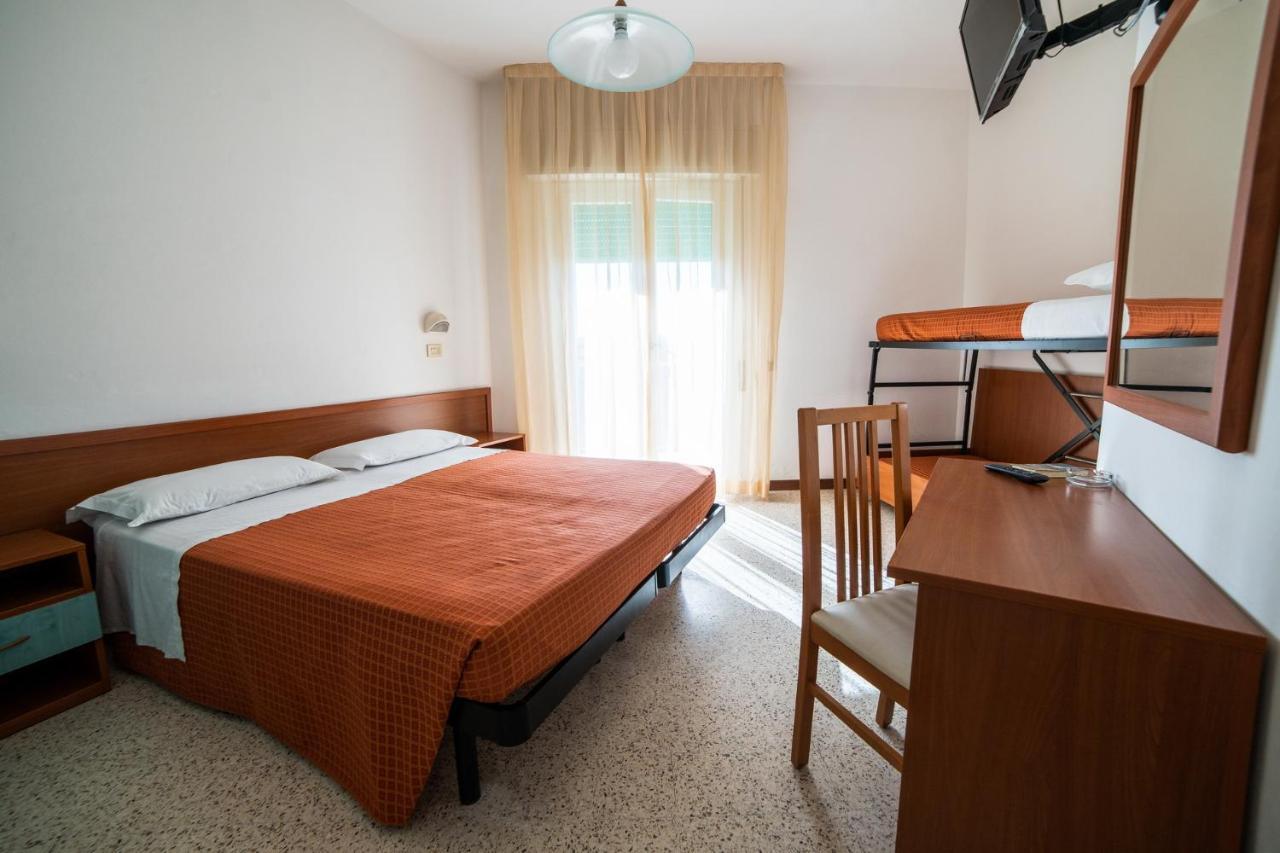 Hotel Sayonara Мілано-Маріттіма Екстер'єр фото