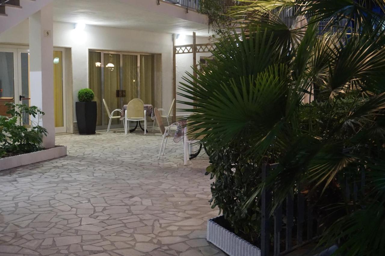 Hotel Sayonara Мілано-Маріттіма Екстер'єр фото